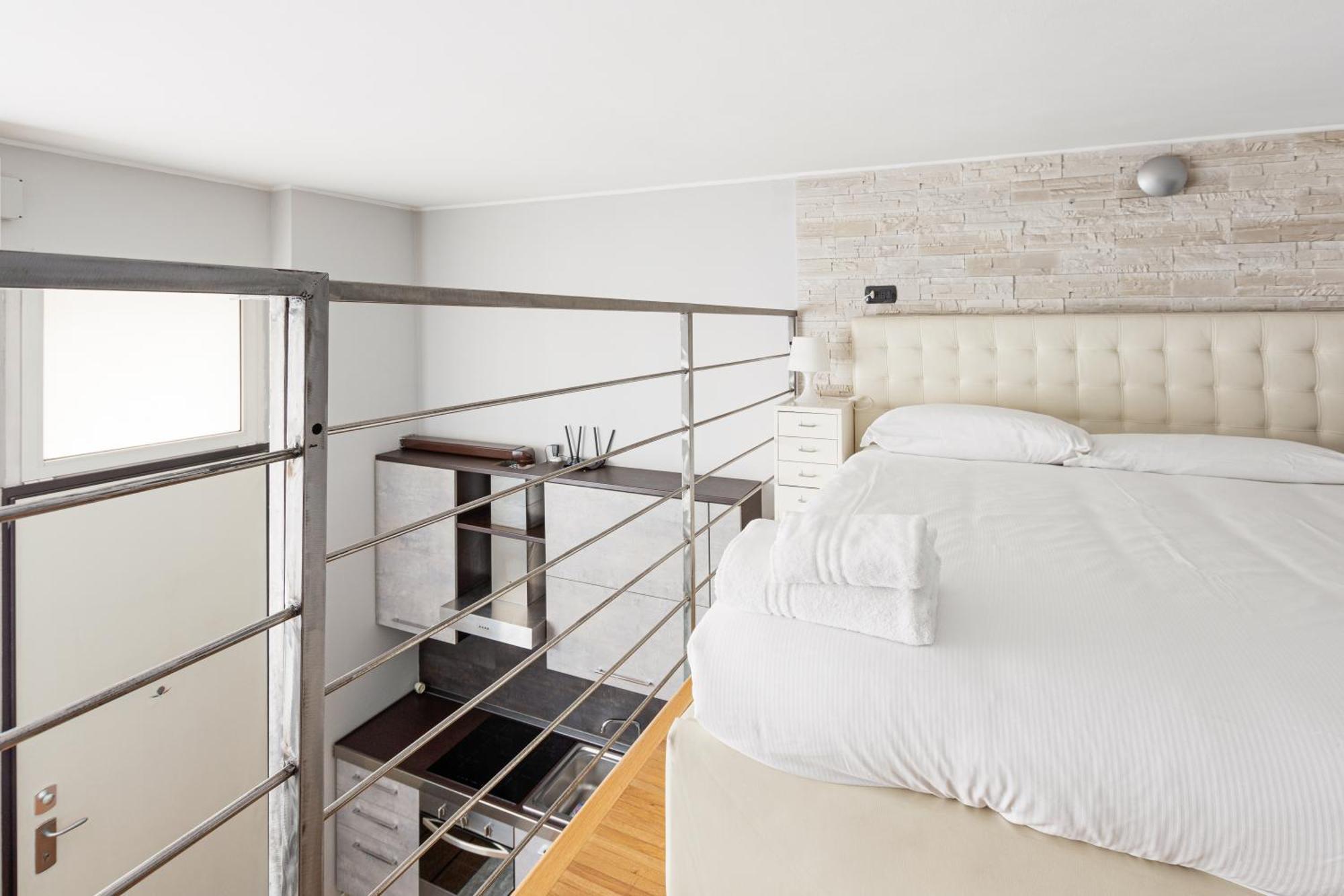 - Gorla M1 Modern Studio!