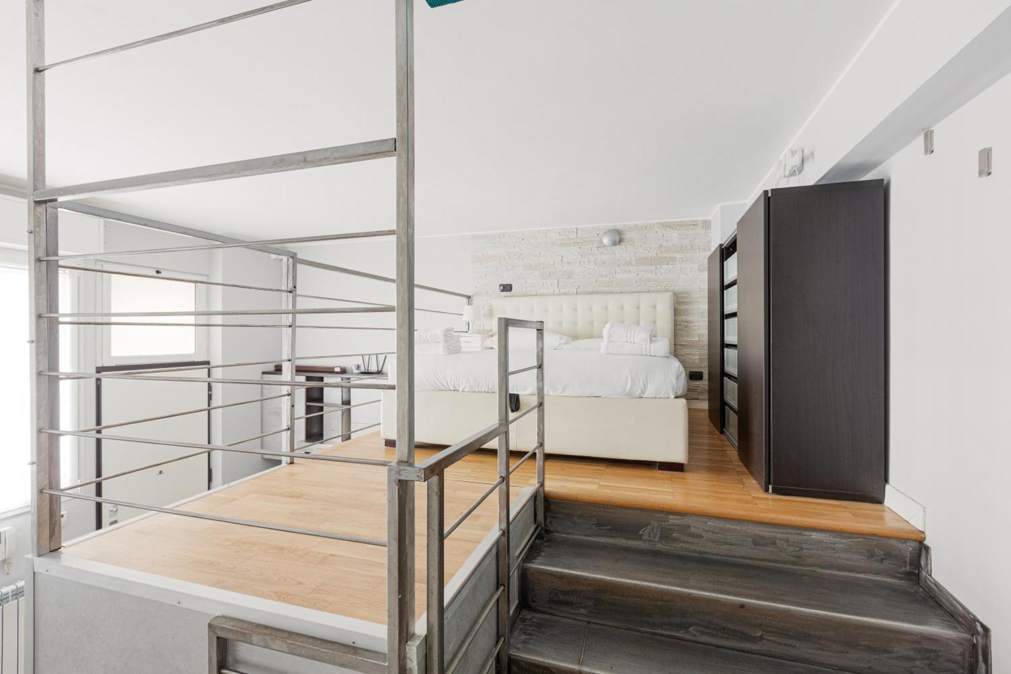 - Gorla M1 Modern Studio!